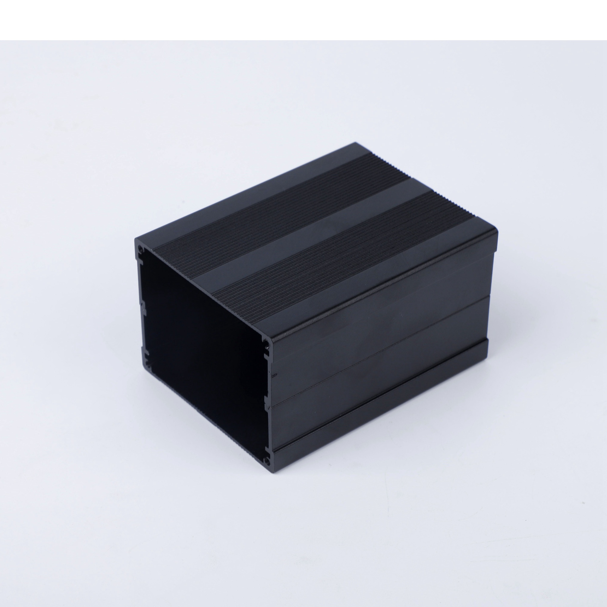 生產加工鋁外殼,電（diàn）源控製（zhì）器（qì）鋁外（wài）殼
